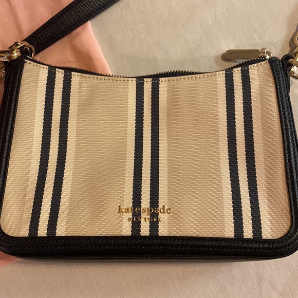 Never been used before leather Kate Spade cross body purse. - Picture 3 of 11